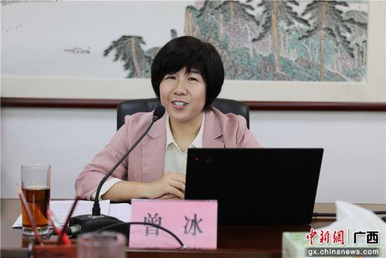 培训会上,曾冰从什么是网络统战,为什么要开展网络统战,怎么开展网络