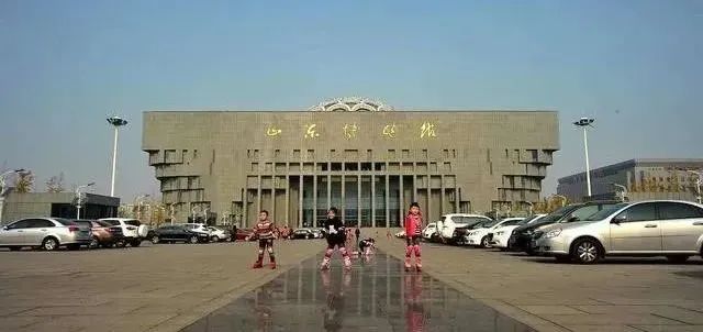 这个字启功题字写错了吗？休闲区蓝鸢梦想 - Www.slyday.coM