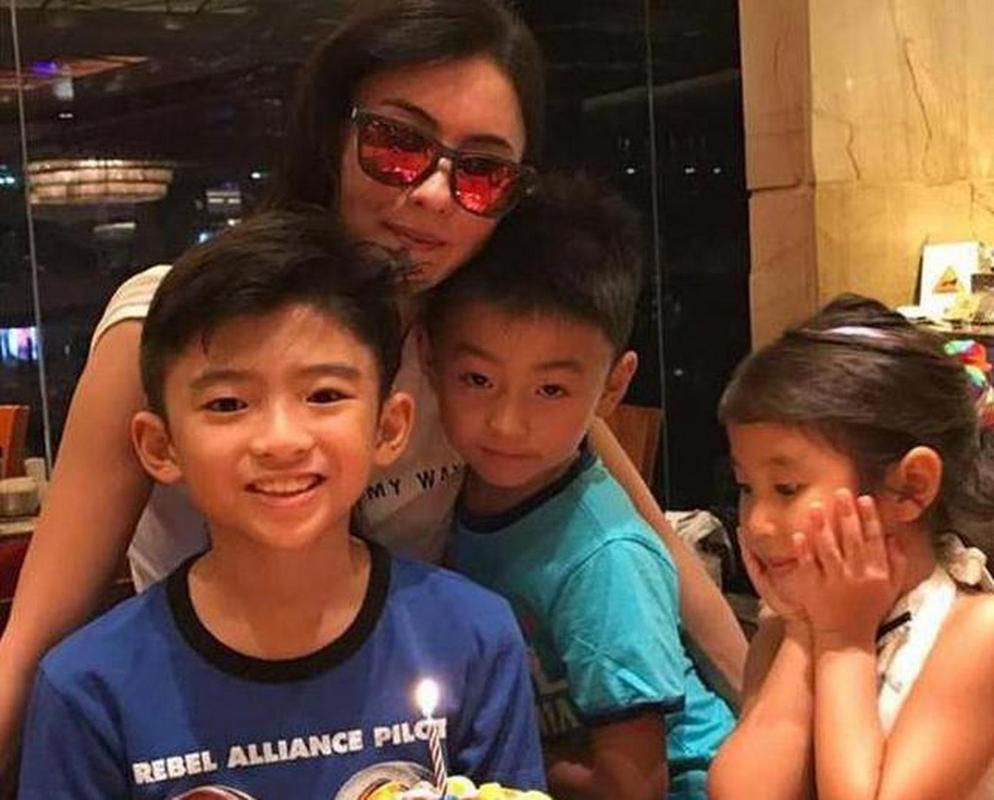 为养儿子拼了命！谢霆锋的手皱纹横生青筋暴起，复出拍戏太辛苦休闲区蓝鸢梦想 - Www.slyday.coM