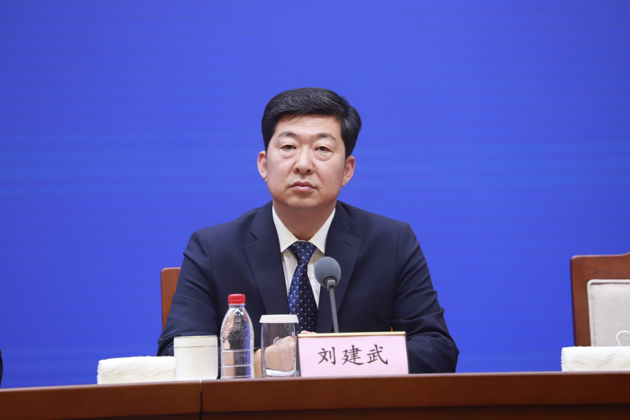 省民政厅副厅长刘建武作出回答.