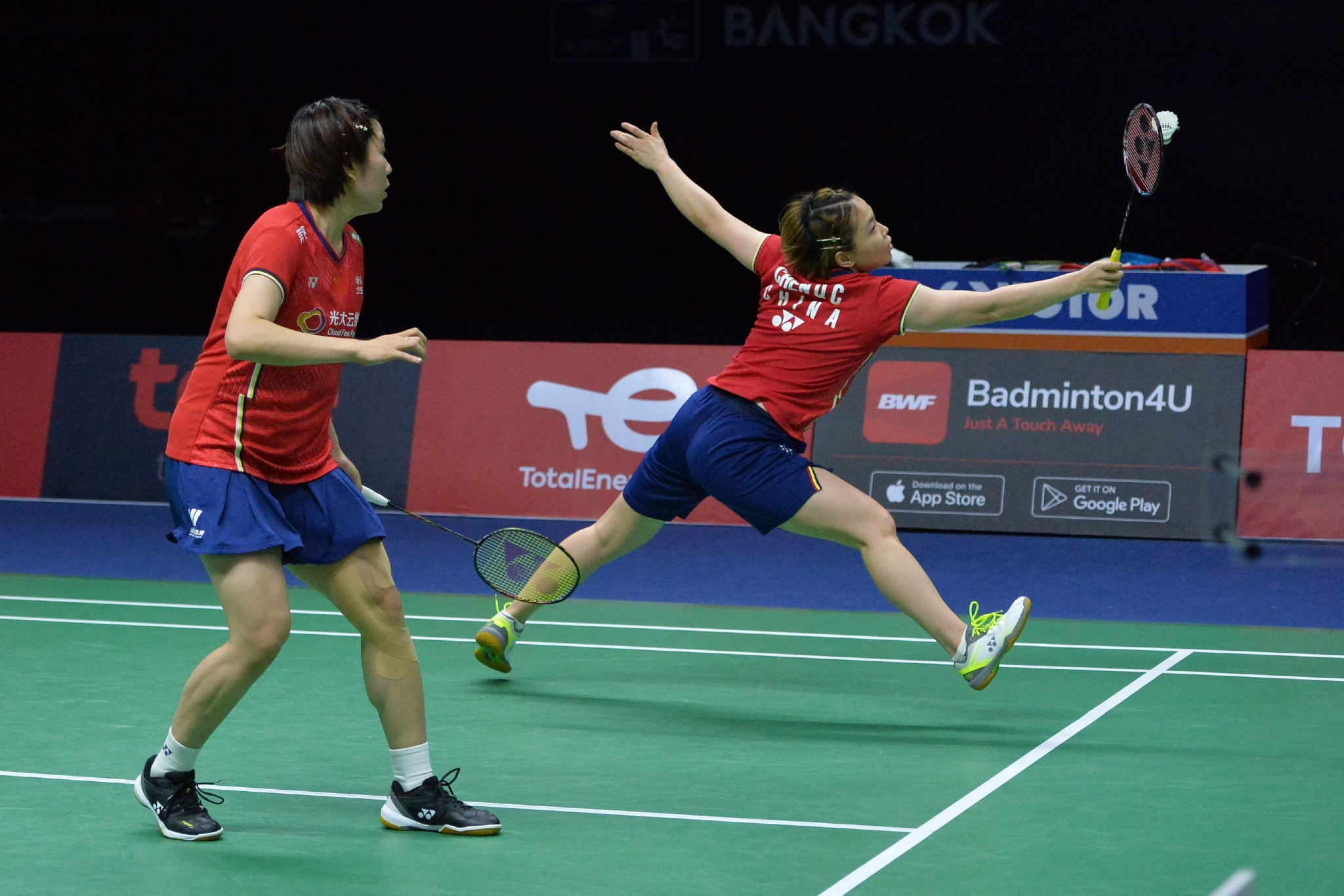 尤伯杯卫冕冠军中国女队30轻取泰国队挺进决赛