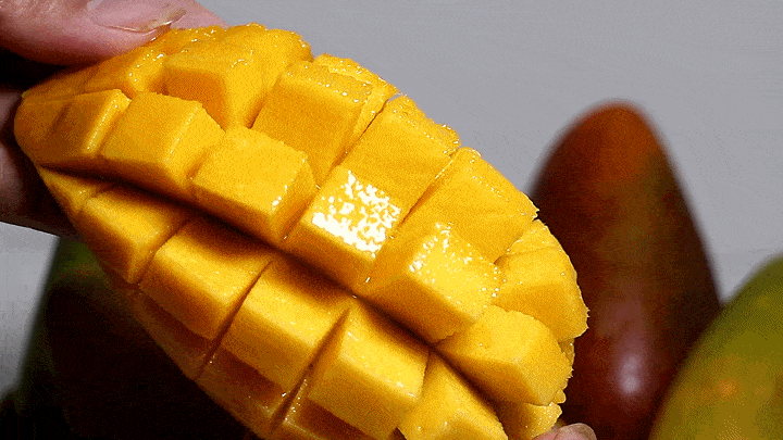 △香甜的水果，蘸盐更甜。