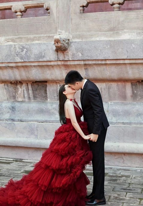 676767根据此前的报道,王薪凯将于本月15号举行婚礼.