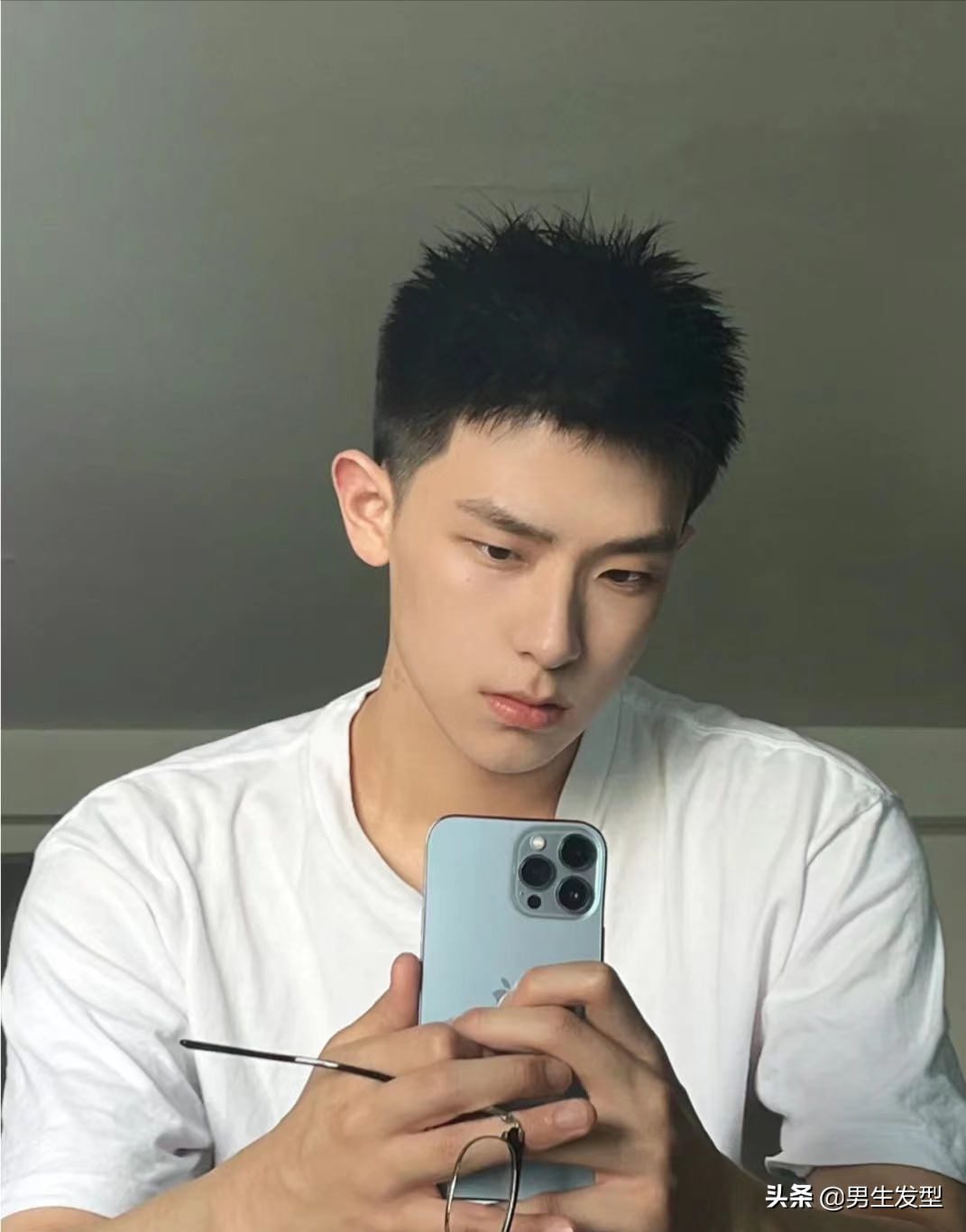 年轻的男生剪这3款露额发型阳光又帅气颜值蹭蹭涨