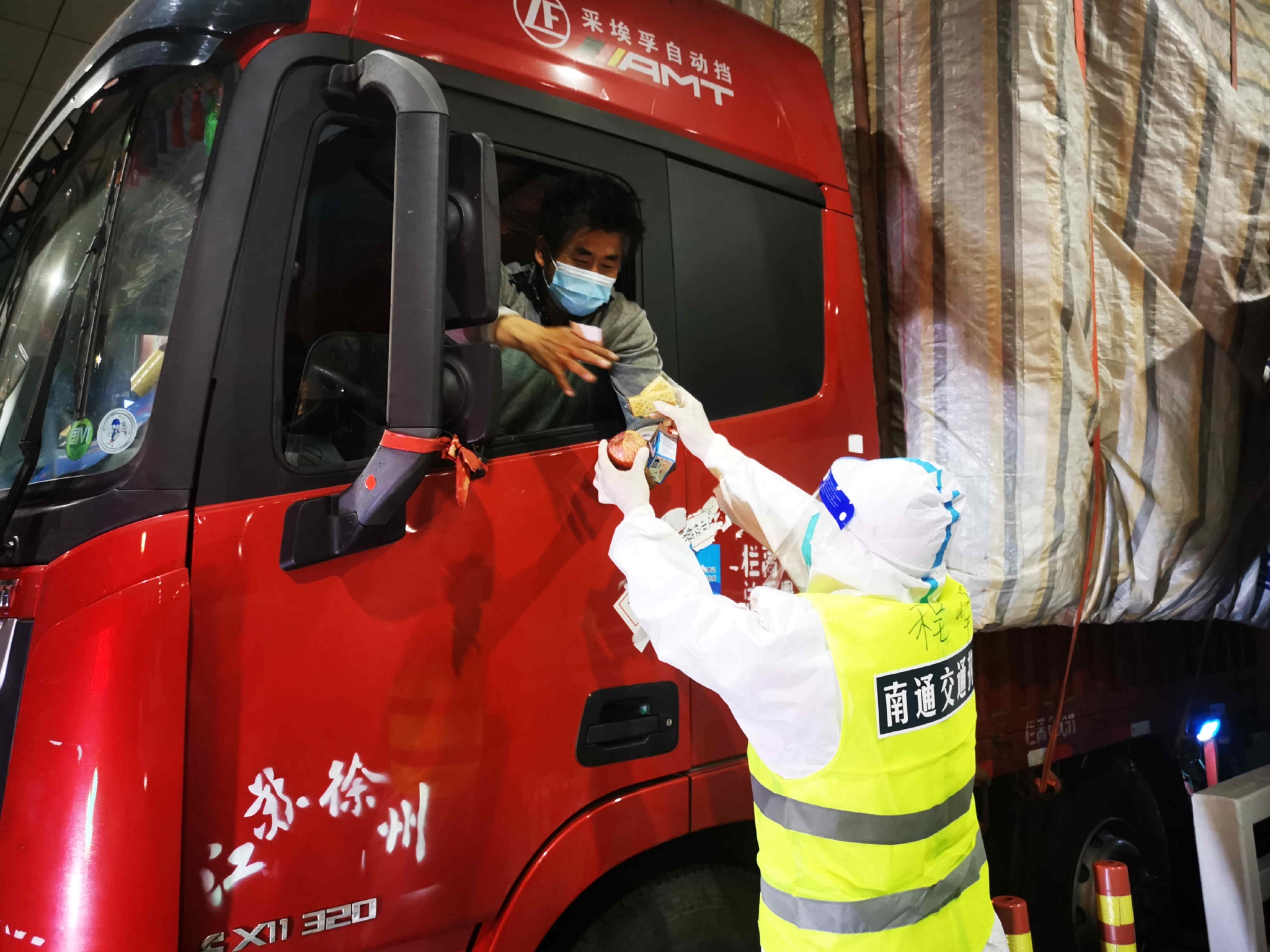 查验一辆车只需要2分钟南通高速竹行防疫卡口车辆随到随行