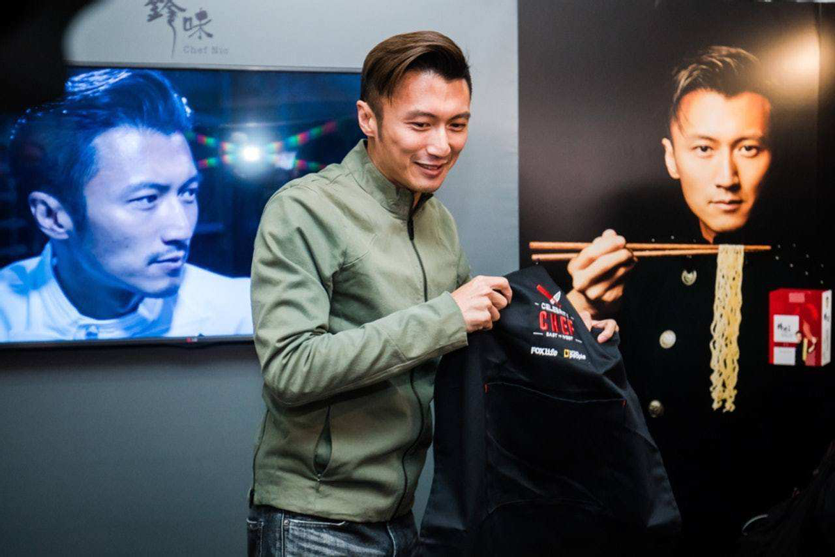 为养儿子拼了命！谢霆锋的手皱纹横生青筋暴起，复出拍戏太辛苦休闲区蓝鸢梦想 - Www.slyday.coM