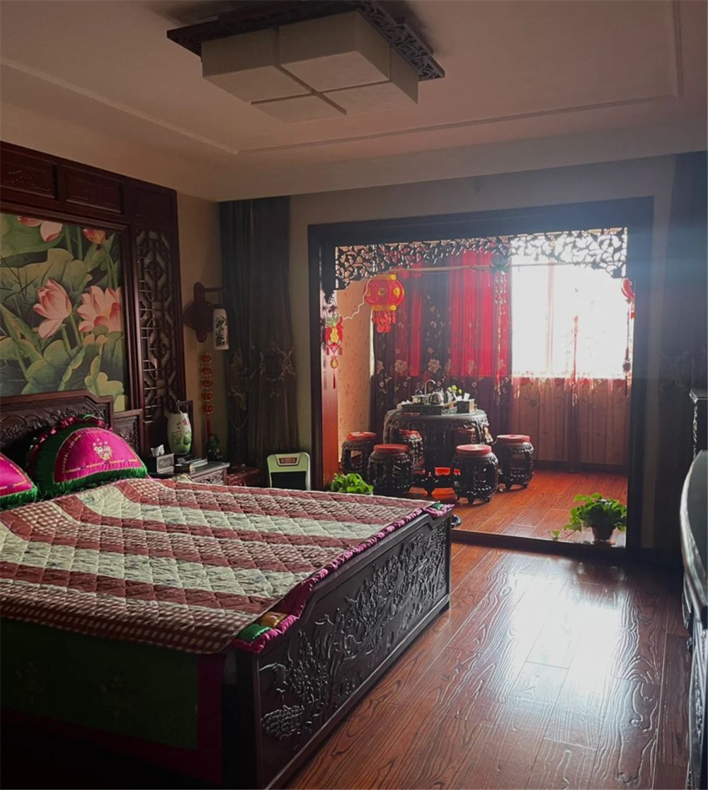 大户人家小哥晒出爸妈装修的土气红木风直呼白天也很阴森