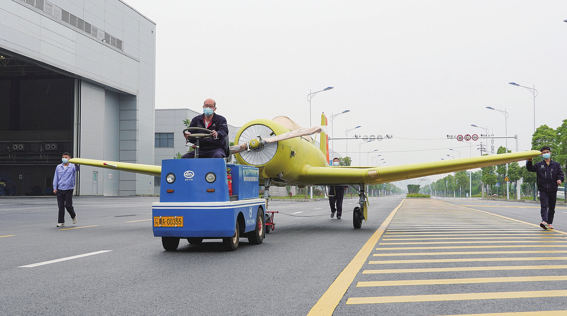 航空工业洪都确保按节点完成交付任务