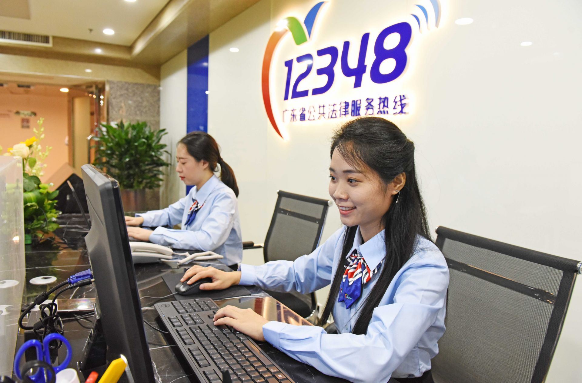 广东省"12348公共法律服务热线"服务大厅.图片来源于广东省司法厅