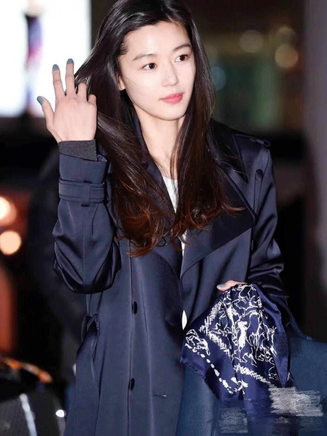 40岁全智贤近照爆光一身淑女装扮亮相野蛮女友也可以很温柔