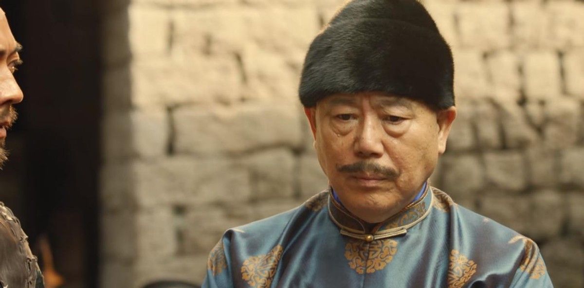 上线就是飙升榜冠军喻恩泰新片灯下不黑一亮相王炸片来了