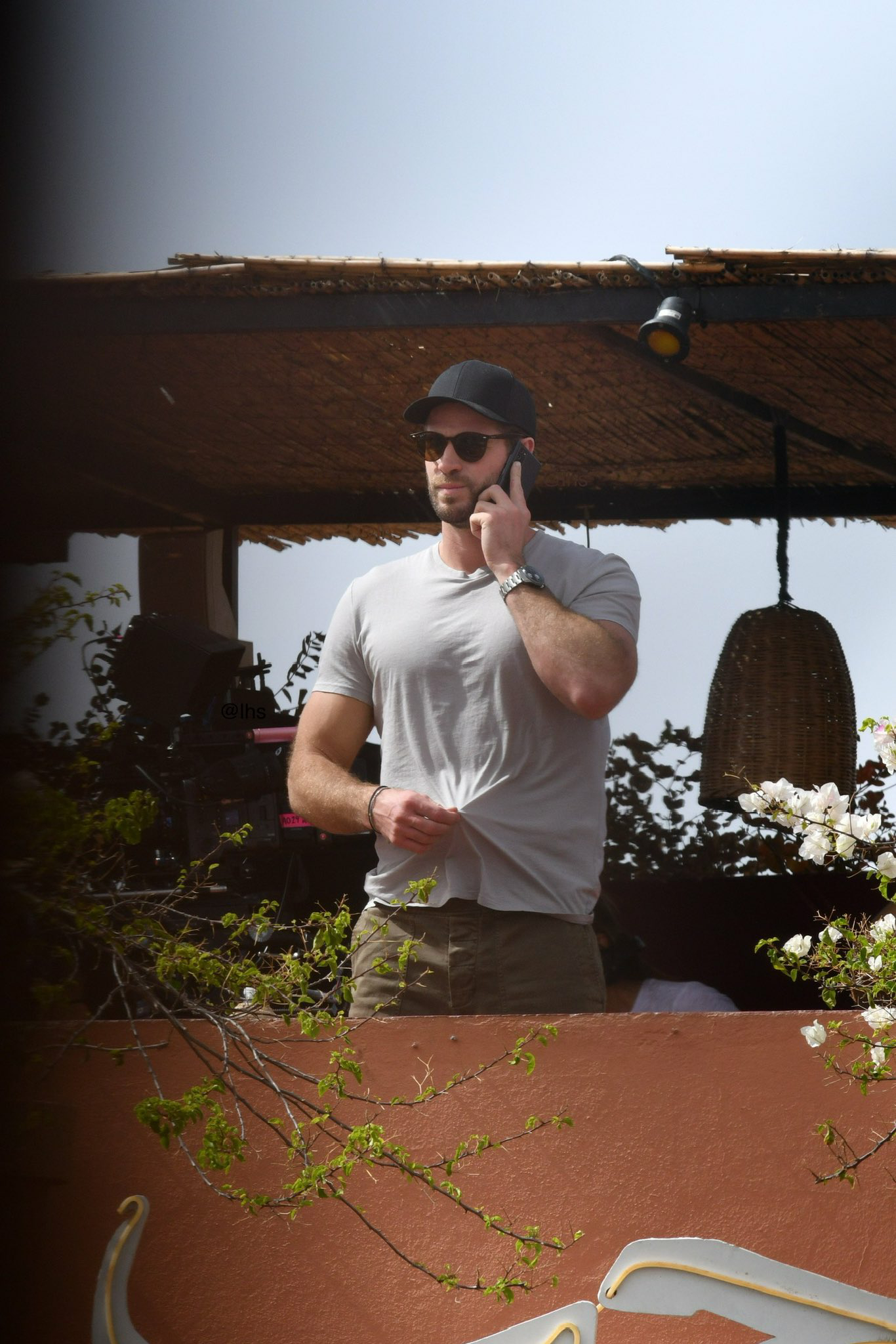 hotdamn锤弟拍摄孤独星球片场照曝光这身材