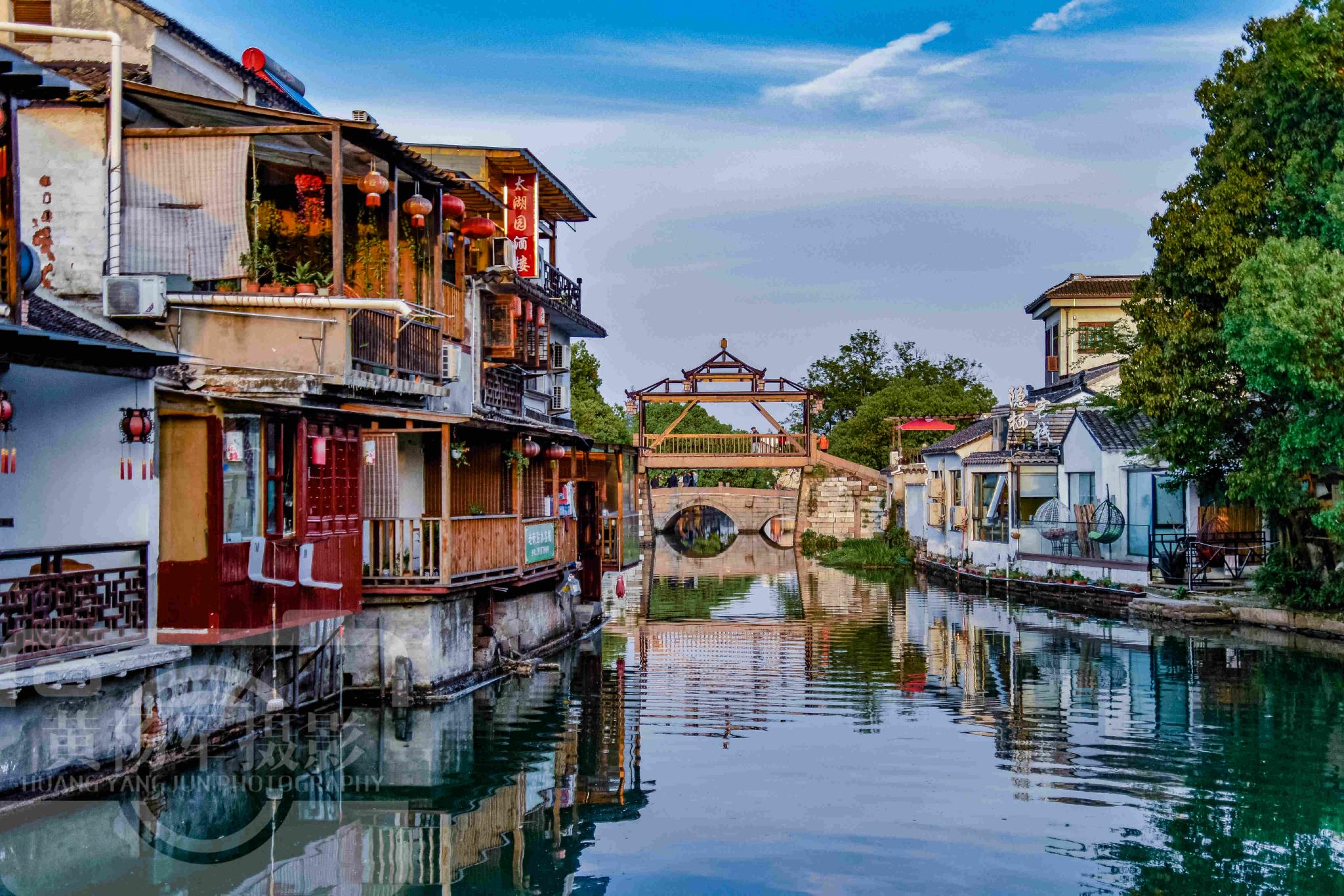 中国睡在水上的一座城市有352平方公里淡水水域景美适合旅居