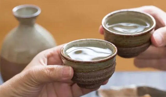 吃晚饭时,长期喝2两白酒的人,身体怎么样了?过来人告诉你答案休闲区蓝鸢梦想 - Www.slyday.coM 吃晚饭时,长期喝2两白酒的人,身体怎么样了?过来人告诉你答案休闲区蓝鸢梦想 - Www.slyday.coM