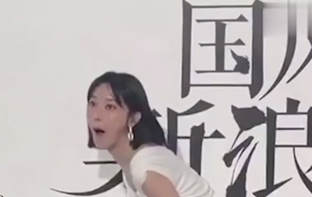 这些年,明星的做作红毯,白眼飞上天、扭捏成了精,原谅我笑出声休闲区蓝鸢梦想 - Www.slyday.coM 这些年,明星的做作红毯,白眼飞上天、扭捏成了精,原谅我笑出声休闲区蓝鸢梦想 - Www.slyday.coM