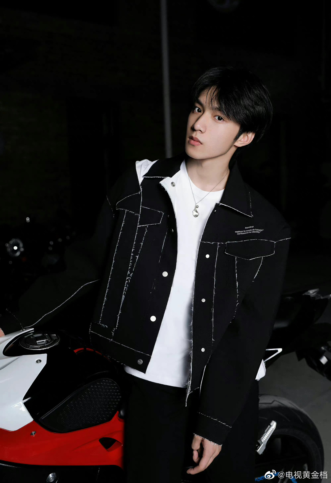 论刘耀文与摩托车的匹配度张张封神