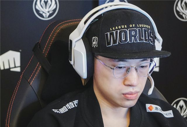 又得安排RNG重赛了?现场选手称线下ping值过低:感觉降到25ms休闲区蓝鸢梦想 - Www.slyday.coM 又得安排RNG重赛了?现场选手称线下ping值过低:感觉降到25ms休闲区蓝鸢梦想 - Www.slyday.coM