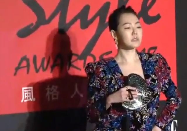 这些年,明星的做作红毯,白眼飞上天、扭捏成了精,原谅我笑出声休闲区蓝鸢梦想 - Www.slyday.coM 这些年,明星的做作红毯,白眼飞上天、扭捏成了精,原谅我笑出声休闲区蓝鸢梦想 - Www.slyday.coM