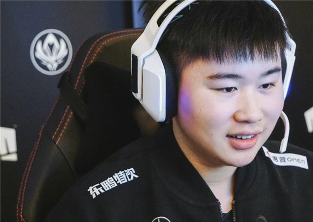 又得安排RNG重赛了?现场选手称线下ping值过低:感觉降到25ms休闲区蓝鸢梦想 - Www.slyday.coM 又得安排RNG重赛了?现场选手称线下ping值过低:感觉降到25ms休闲区蓝鸢梦想 - Www.slyday.coM