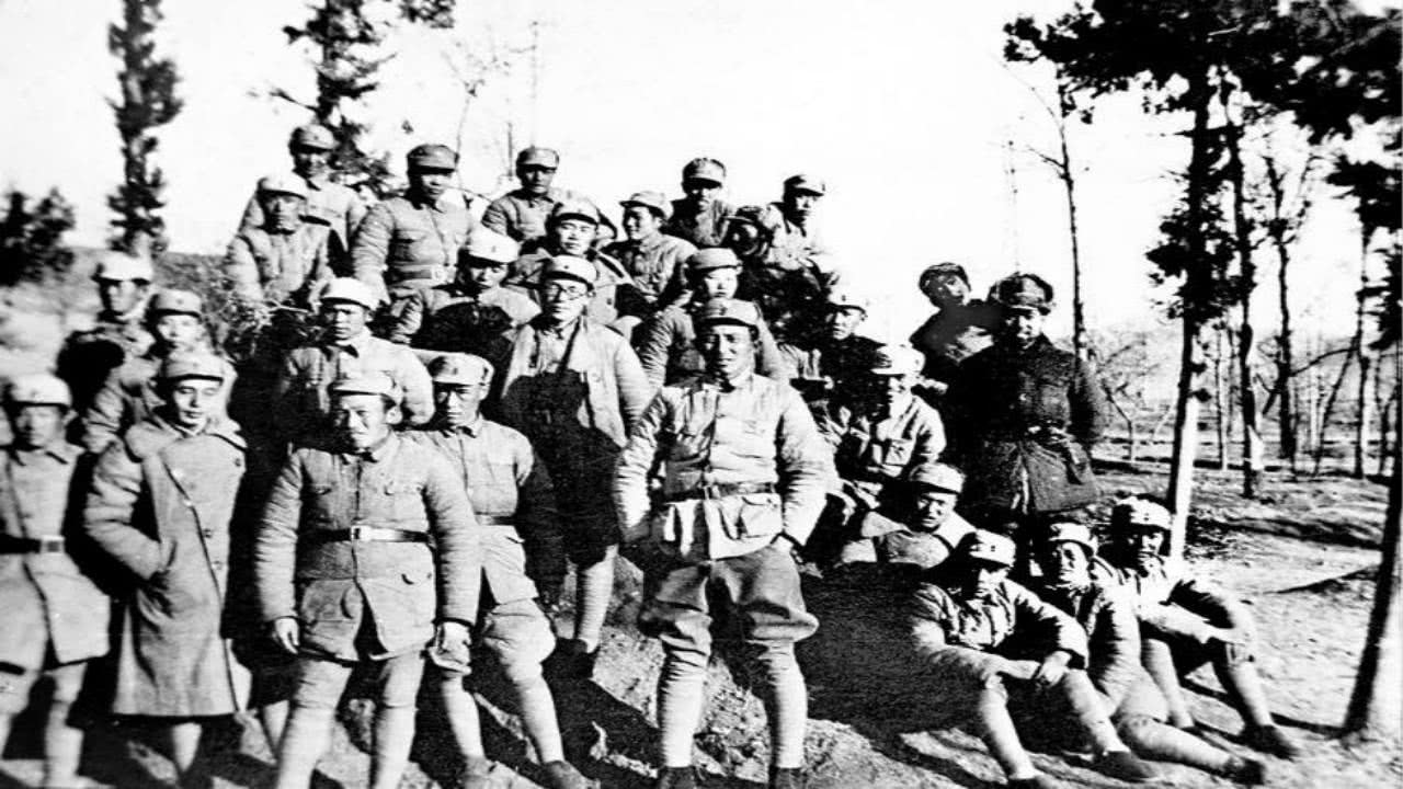 第二野战军有三位后起之秀职位与军衔都超越了曾经的顶头上司