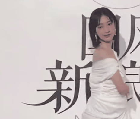 这些年,明星的做作红毯,白眼飞上天、扭捏成了精,原谅我笑出声休闲区蓝鸢梦想 - Www.slyday.coM 这些年,明星的做作红毯,白眼飞上天、扭捏成了精,原谅我笑出声休闲区蓝鸢梦想 - Www.slyday.coM