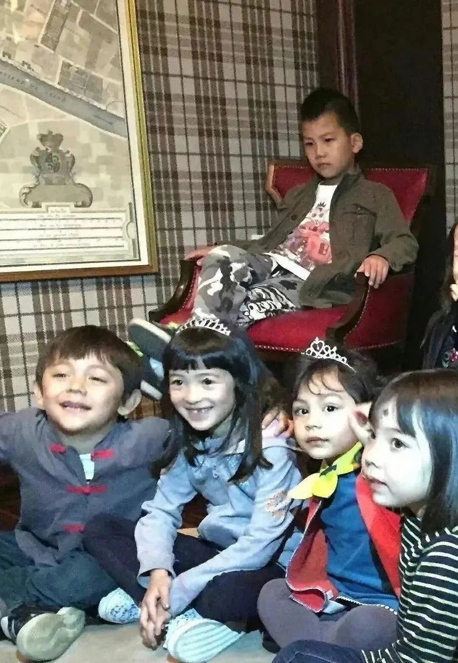 刘嘉玲给14岁干儿子送豪宅网友帅炸天但梁朝伟知道吗