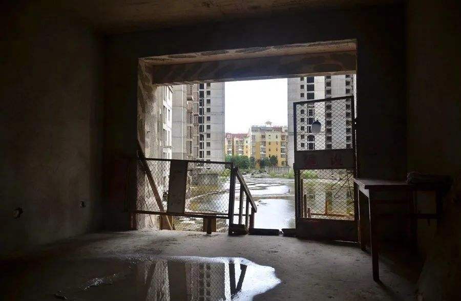 恒大一楼盘强制认购8万元车位，车库还未施工休闲区蓝鸢梦想 - Www.slyday.coM