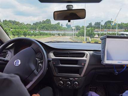 来说,现场我们采访了来自长城驾校的周师傅,他是去年12月新换的教练车