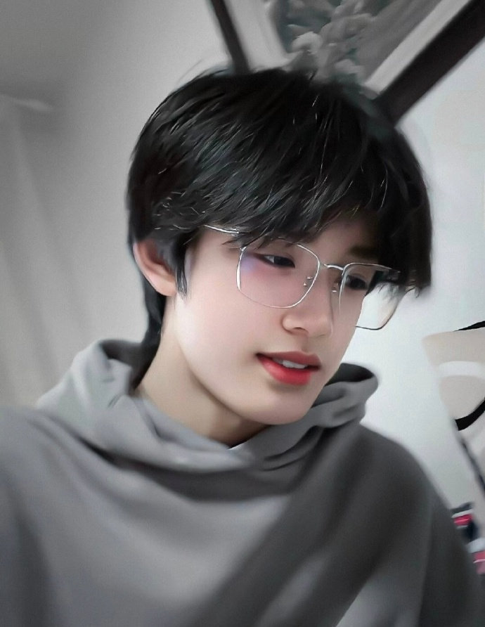 张极笑容小合集~ 又甜又奶真的太治愈了,所有烦恼都会消失吧|张极|合集|笑容_新浪新闻