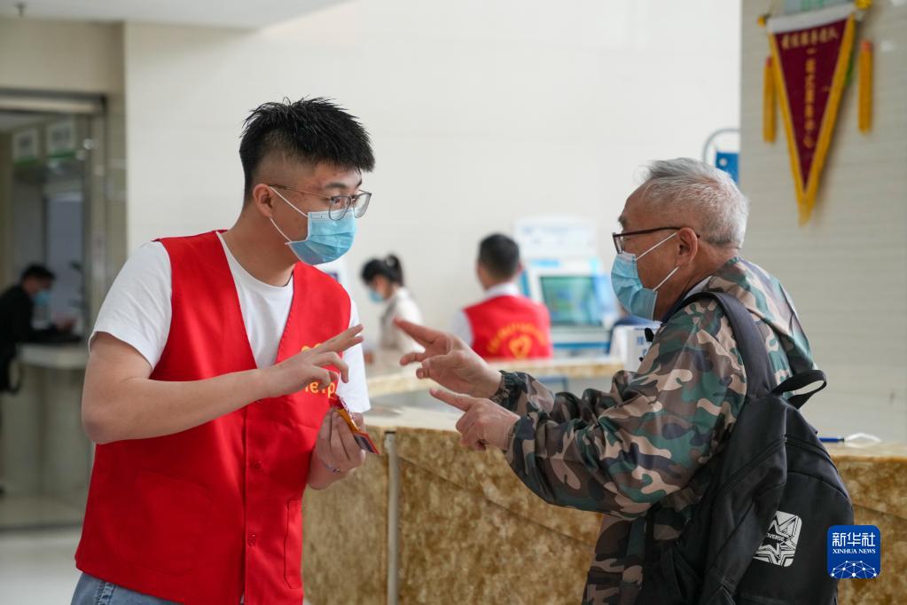 新华深读丨1.6亿“银发网民”加速“链接”数字世界