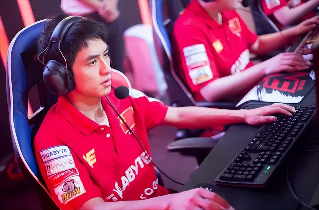 we草莓发文怒喷"棒子",为rng鸣不平?原来当年他也是受害者|草莓|棒子|