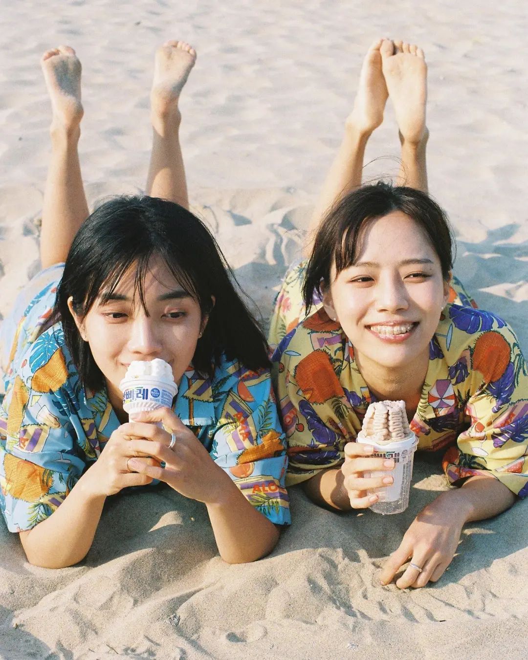 夏日闺蜜合照全攻略!这样拍,超甜又好看!__财经头条