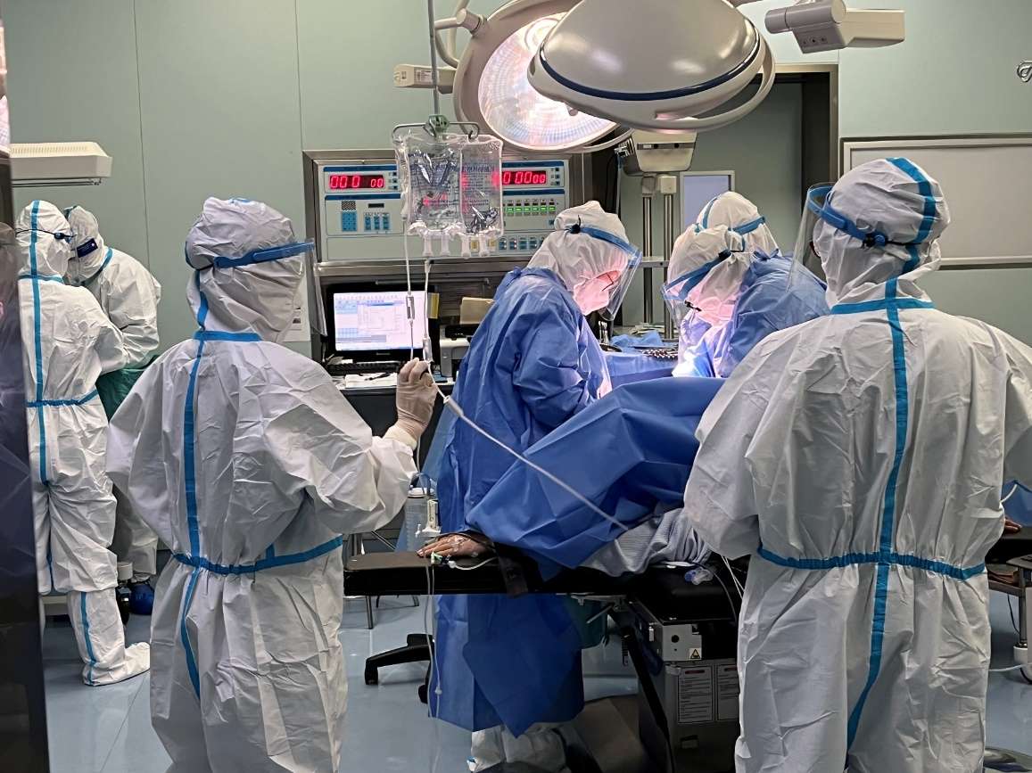 抢救危重孕产妇急诊室的凌晨上演一场生死时速