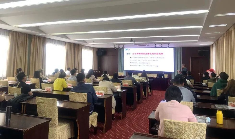 扬州市电子商务(跨境)人才培训中心在扬州大学揭牌