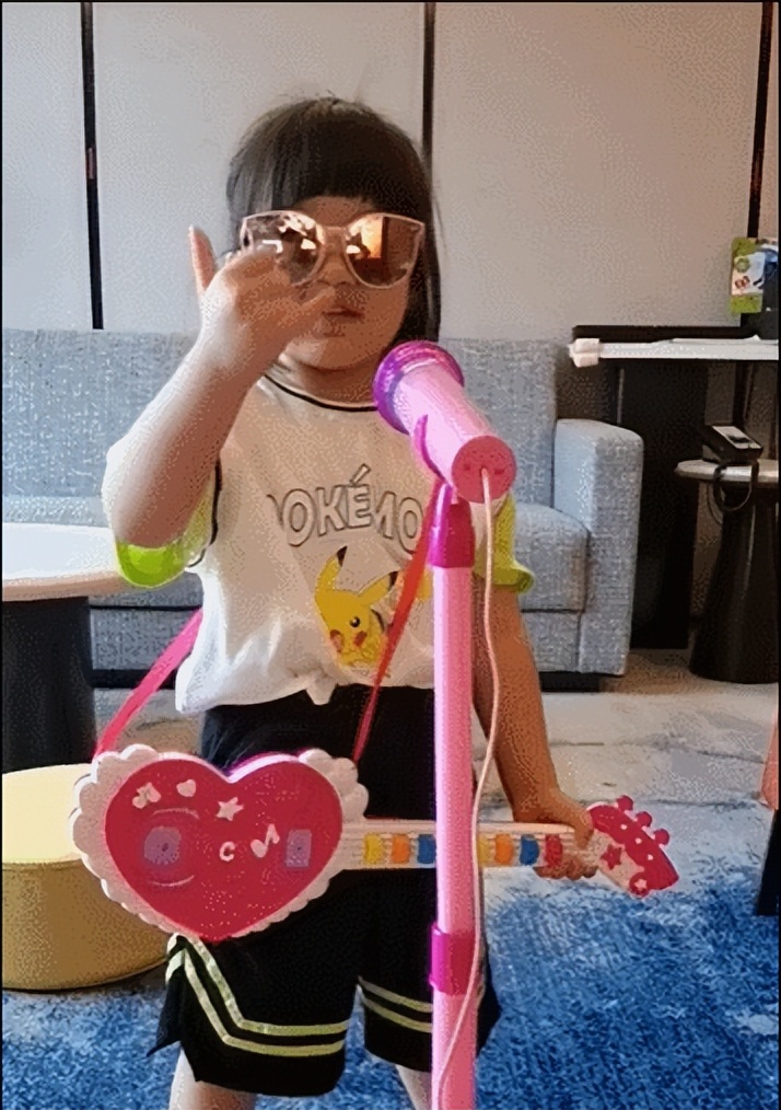 王祖蓝晒出女儿唱歌视频，gabby要继承爸爸衣钵，或将进入演艺圈休闲区蓝鸢梦想 - Www.slyday.coM