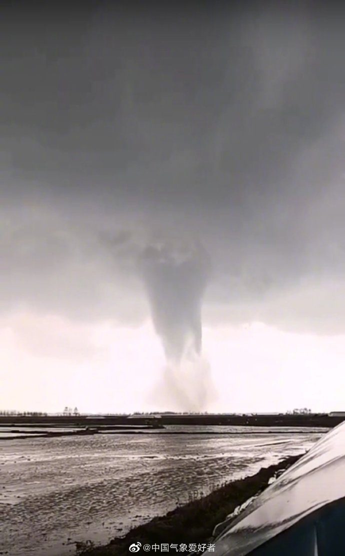 黑龙江出现冷龙卷风,不太符合气象规律!网友:五常大米还好吗|龙卷风|