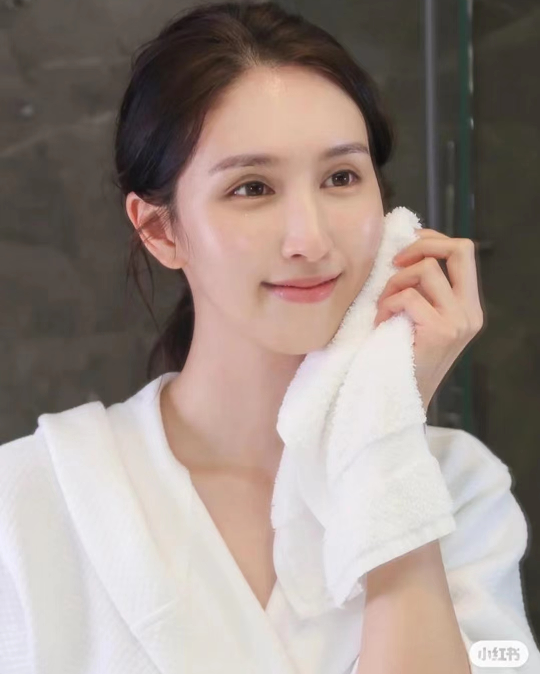 久未露面的何天儿样貌大变化离巢7年重返tvb