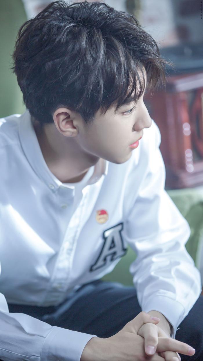 男星侧颜杀:任嘉伦冷峻,罗云熙温暖,杨洋精致,肖战让人心动!