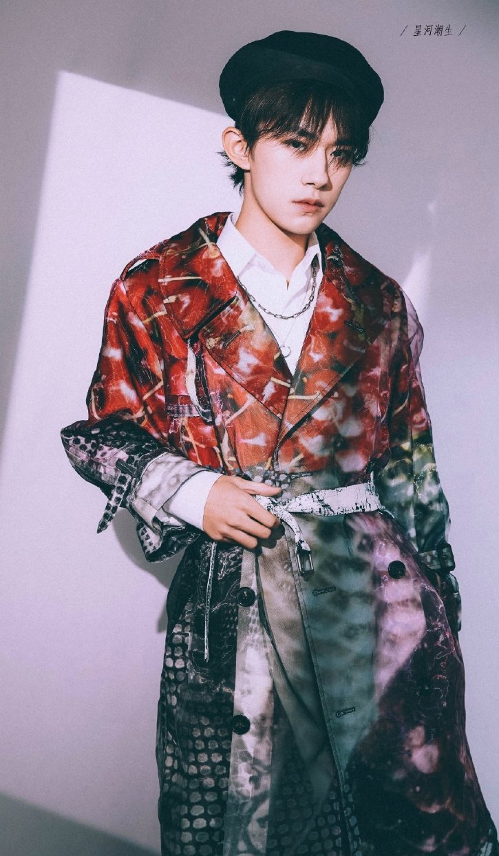 有种加分神器叫易烊千玺戴帽子一举一动撩动人心让人沦陷