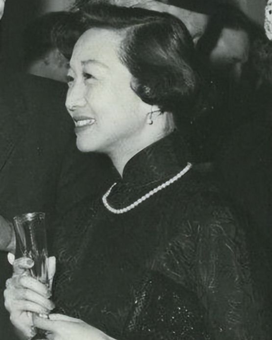 杨振宁原配杜致礼出身名门的顶级名媛子女们感谢翁帆的付出