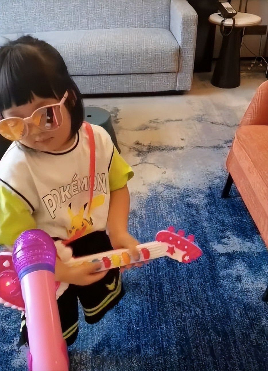 王祖蓝晒出女儿唱歌视频，gabby要继承爸爸衣钵，或将进入演艺圈休闲区蓝鸢梦想 - Www.slyday.coM