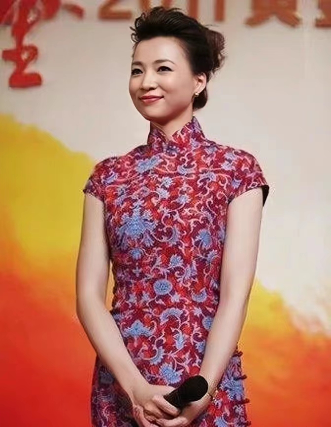 央视美女主持穿旗袍个个有颜值又有才华气质优雅又有韵味