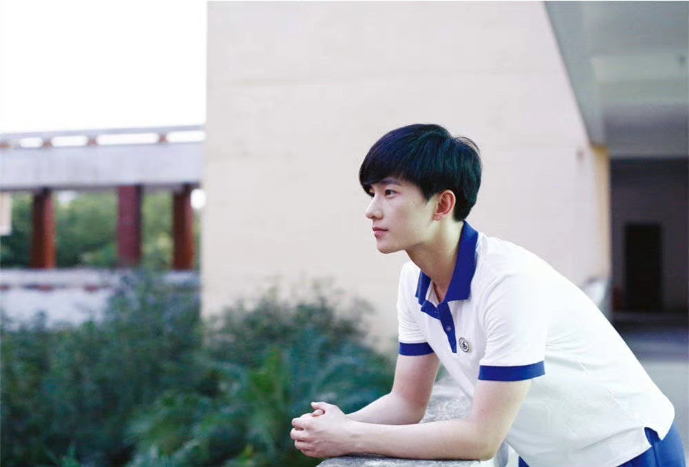 杨洋我的人间烟火校服造型路透梦回许弋学长和于途学长啊