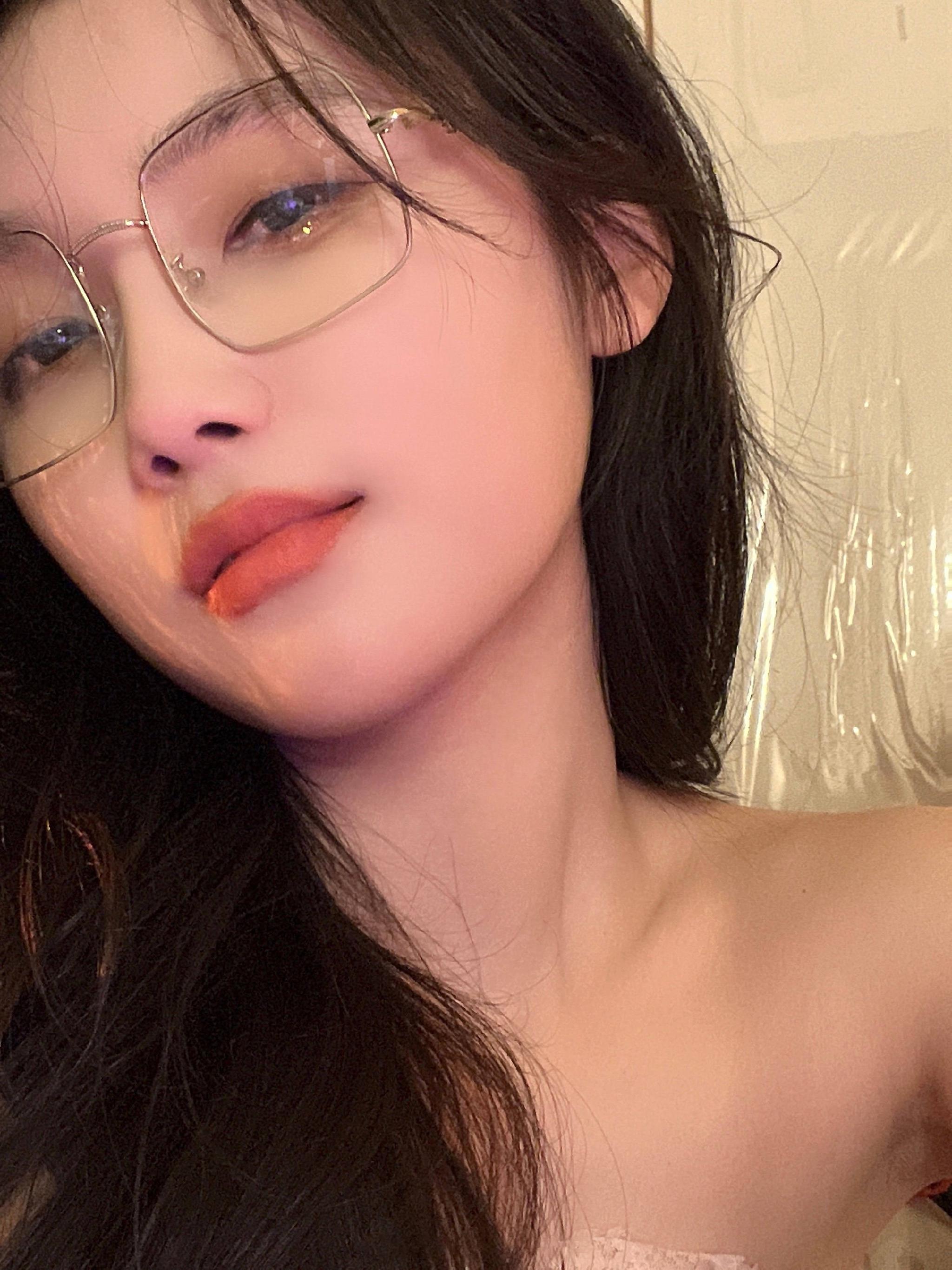 宋昕冉这迷人的电眼简直无法让人直视