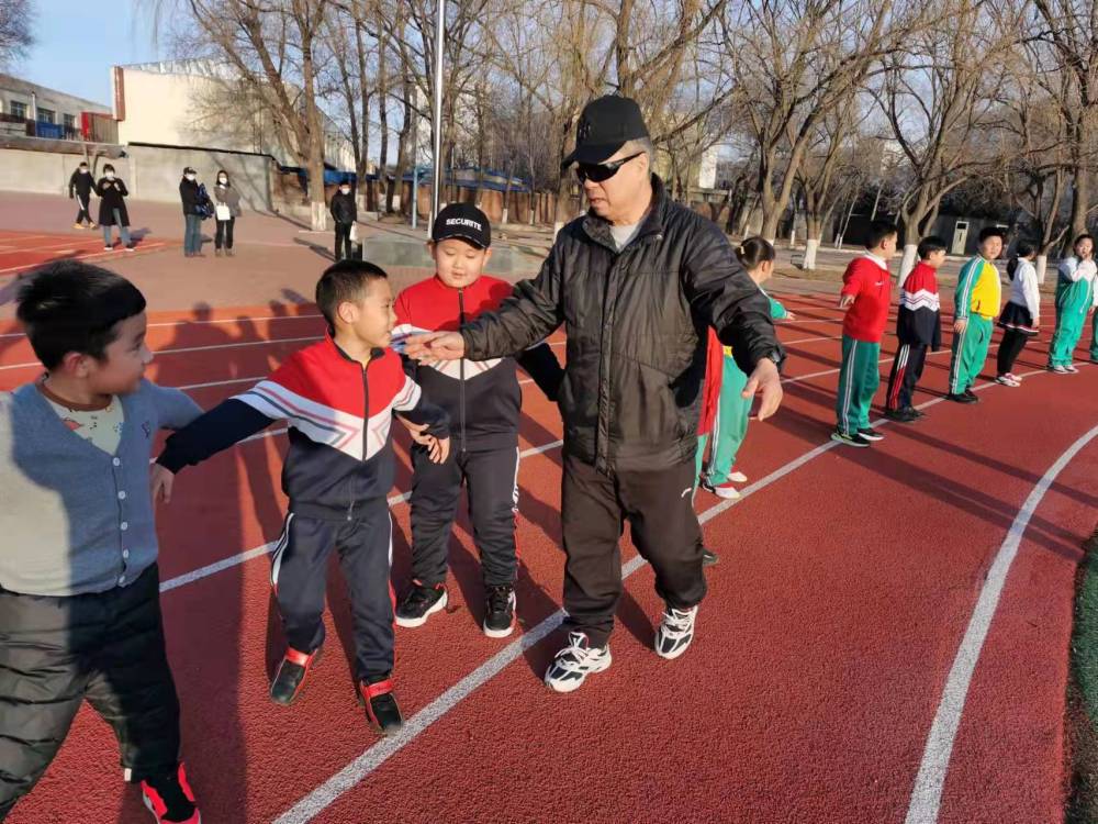 追光丨国际家庭日：什么是快乐星球，啊不，体育家庭？休闲区蓝鸢梦想 - Www.slyday.coM