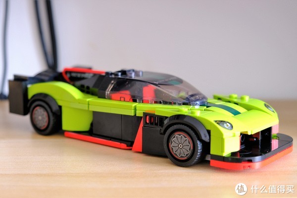陆地上翱翔的双翼——lego 乐高超级赛车系列 76910 阿斯顿·马丁套装
