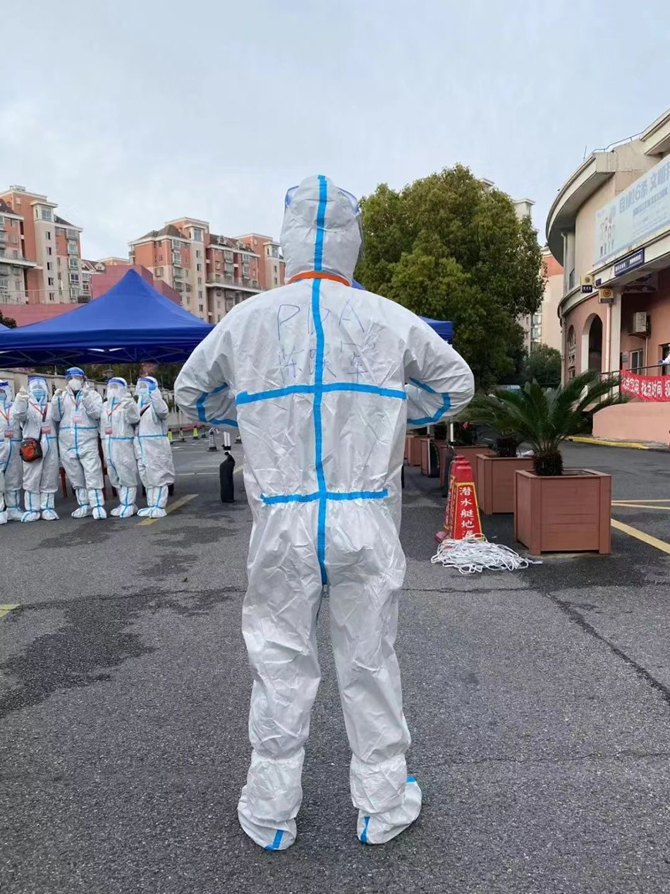 陈跃军背影 本文图片均由闵行区提供