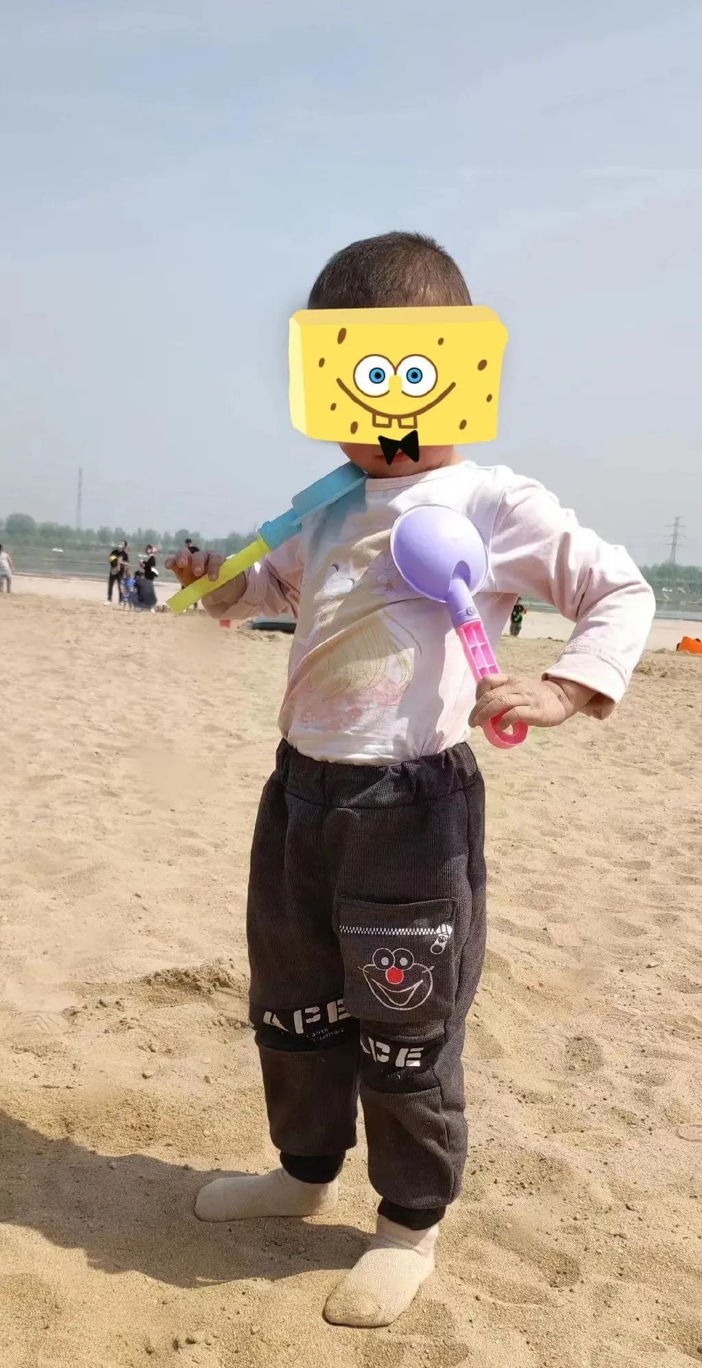 揪心3岁男童掉进下水道后被冲走至今仍失联