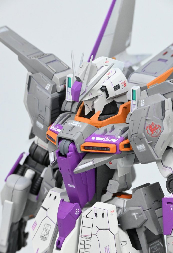 机动战士高达re林德虫z3配色高达模型