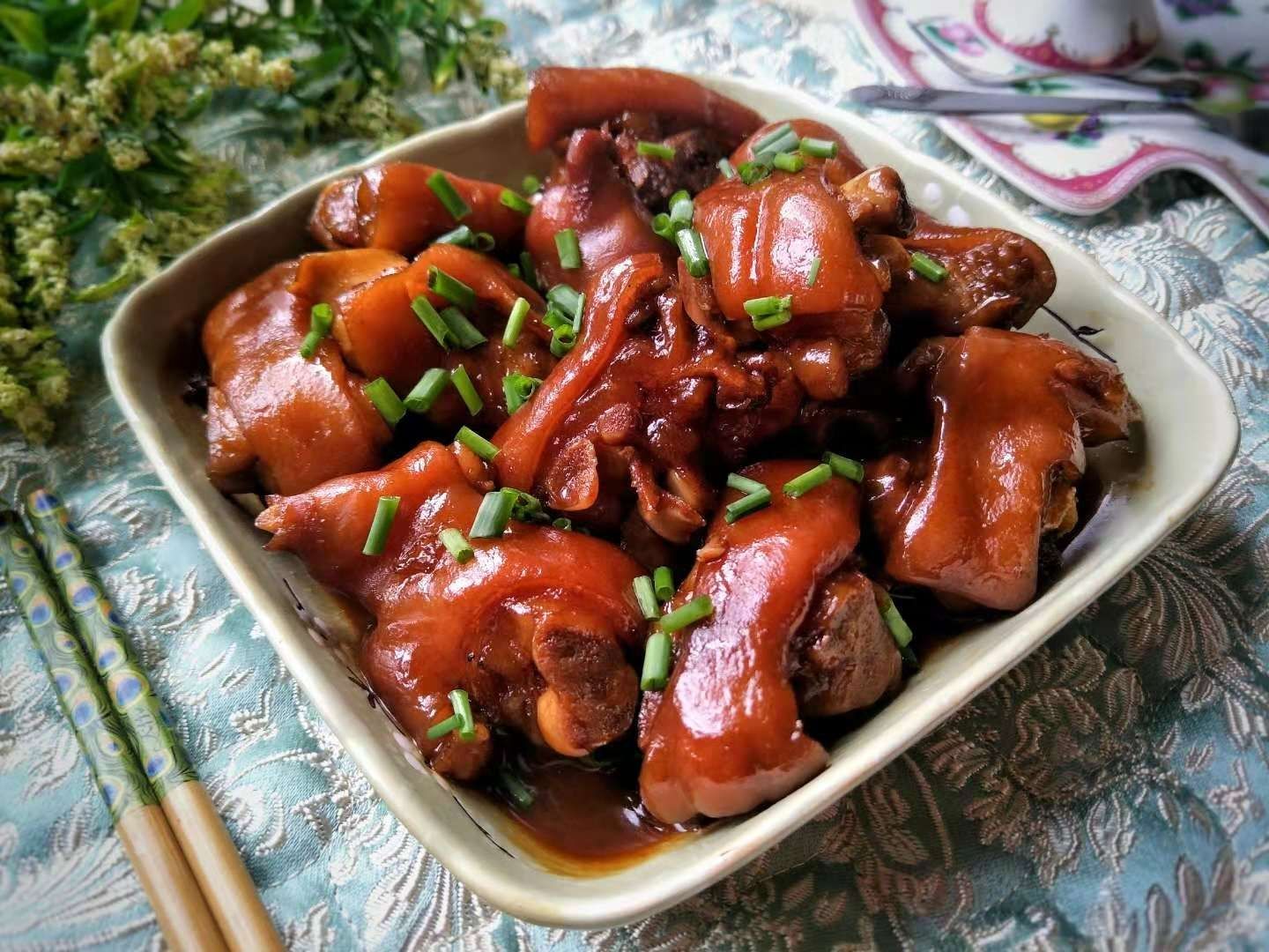 美味的腐乳花生炖猪蹄
